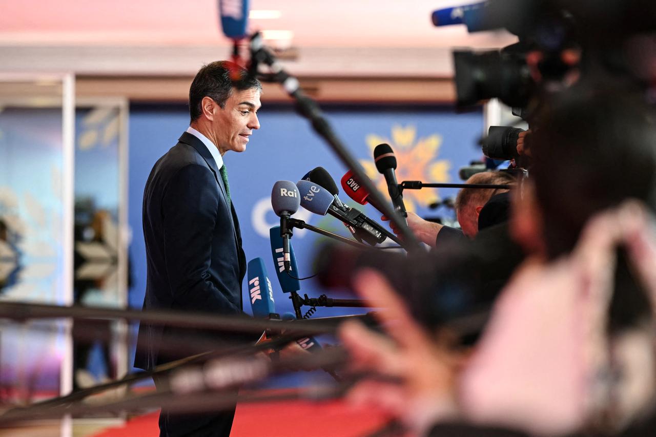 Spain's Prime Minister Pedro Sanchez speaks to journalists as he arrives for an informal meeting of the European Council in Nicosia, Greek Cyprus on April 24, 2026. (AFP Photo)
