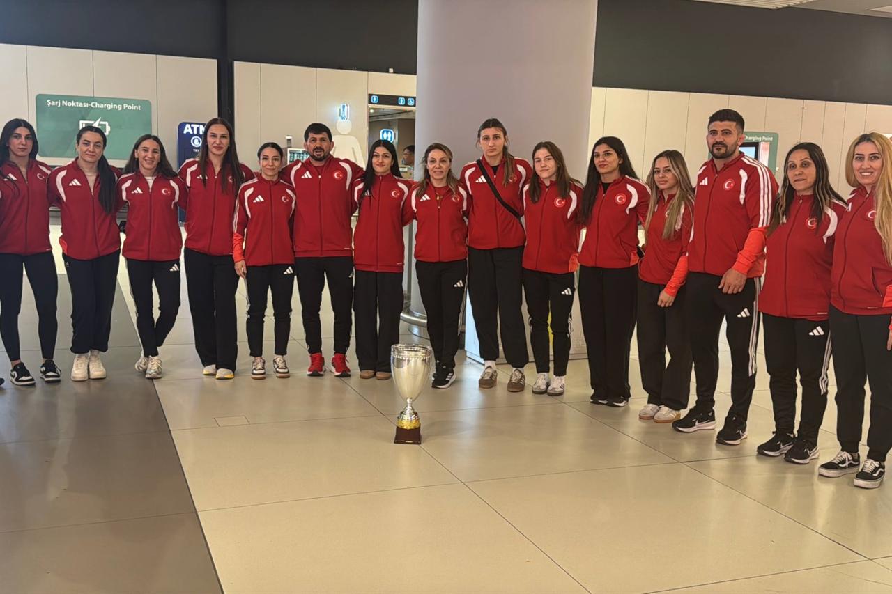Türkiye women’s wrestling team returns with European silver, 6 medals