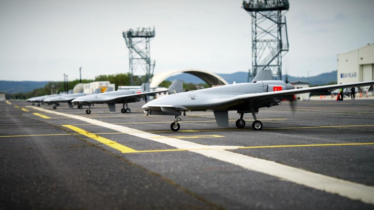 Turkish drone giant Baykar's next-generation kamikaze drone, K2, during tests with the Sivrisinek (Mosquito) loitering munition at the Kesan Flight Training and Test Center, April 24, 2026. (IHA Photo)