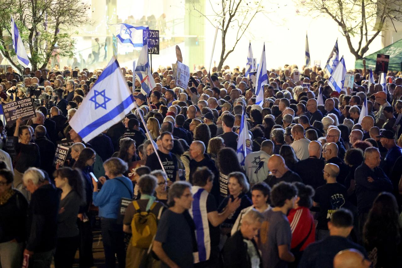 Israeli left-wing activists demonstrate in HaBima Square against the ongoing war with Iran and against the Israeli government, in Tel Aviv on April 25, 2026. (AFP Photo)
