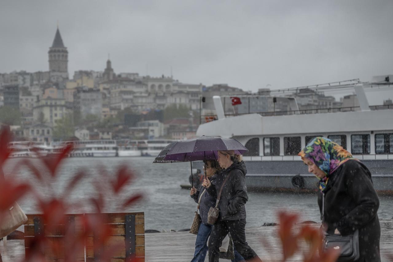 Thunderstorms trigger yellow alert across 7 provinces in Türkiye