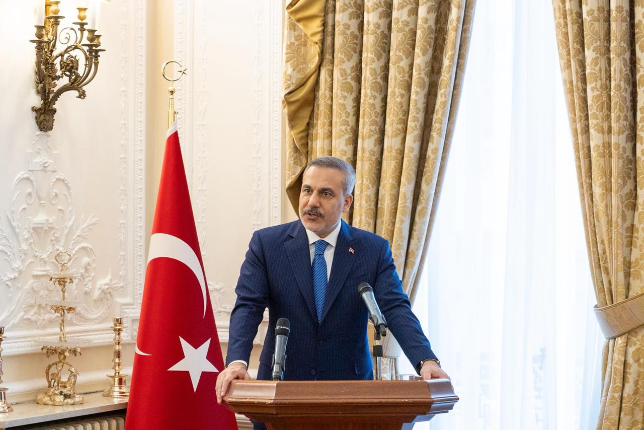 Turkish Foreign Minister Hakan Fidan delivers a speech during a meeting with Turkish citizens and business people living in the United Kingdom, as part of his official visit to London, April 24, 2026. (AA Photo)