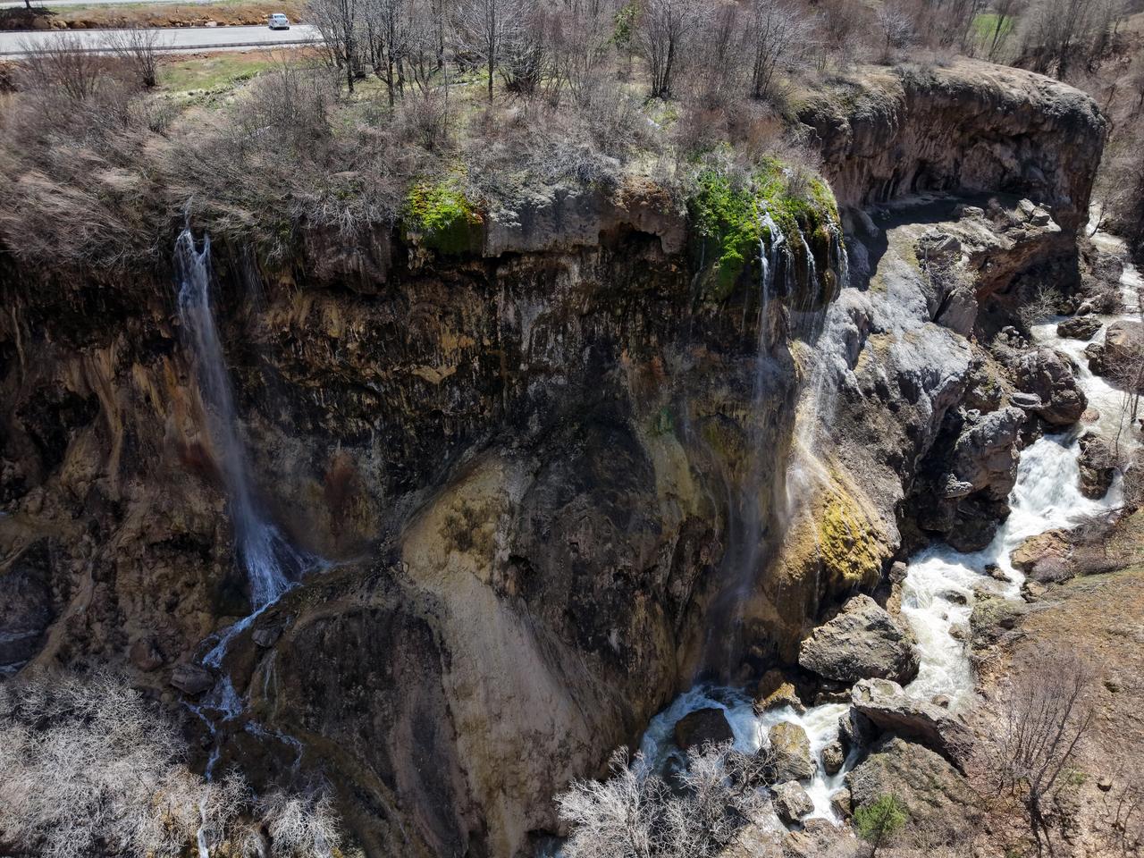 Water cascades down rocky cliffs at Dipsizgol Waterfall, Dogansar, Sivas, Türkiye, April 27, 2026. (AA Photo)