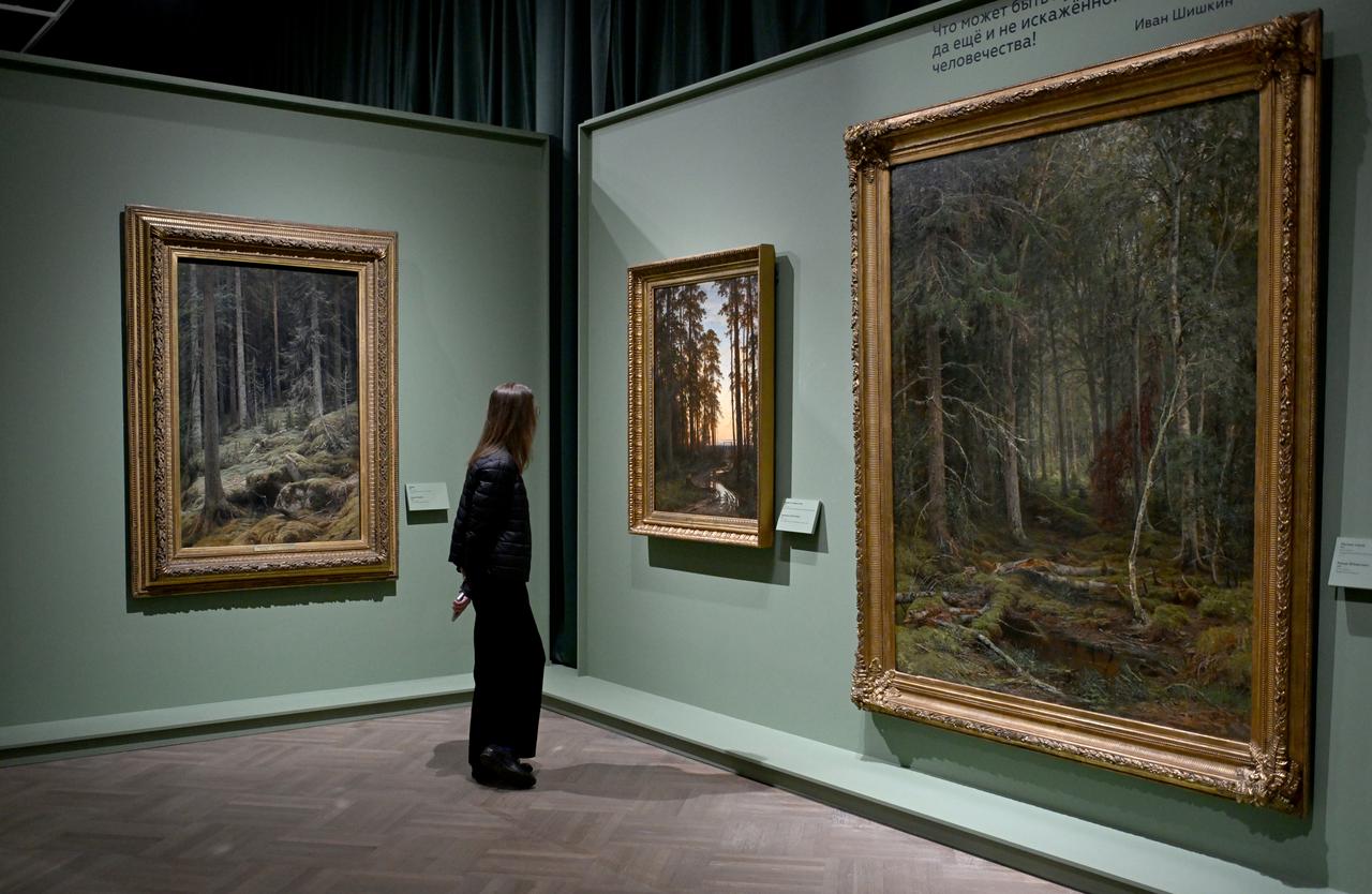 Rusya'nın St. Petersburg kentinde, Rus sanatçı Ivan Şişkin'in eserlerinden oluşan “Ivan Shishkin. Russian Forest” sergisinin açılışı öncesinde basın turu düzenlendi. Düzenlenen basın turuna çok sayıda ziyaretçi katıldı. ( Bora Demir - Anadolu Ajansı )