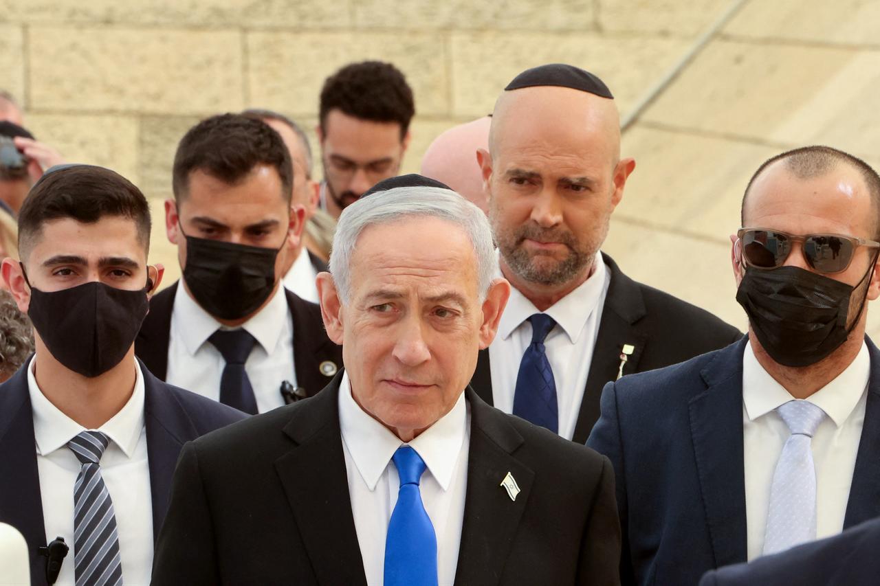 Israeli Prime Minister Benjamin Netanyahu (C) attends the annual ceremony on the eve of Israel's Remembrance Day for fallen soldiers (Yom HaZikaron) at the Yad LaBanim Memorial in Jerusalem, April 20, 2026. (AFP Photo)