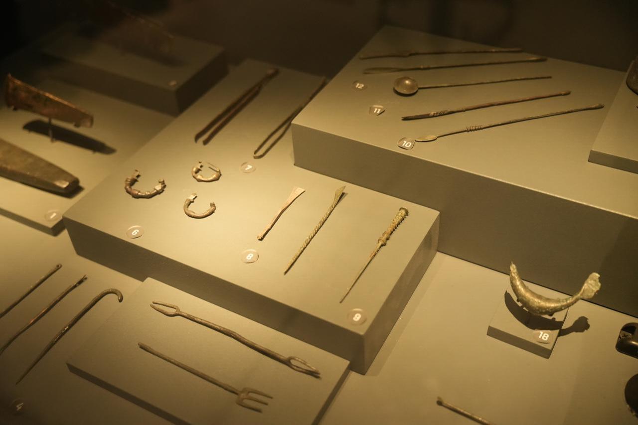 Archaeological objects from Troy are arranged for conservation as part of preparations for an exhibition in Rome, Canakkale, Türkiye, April 15, 2026. (AA Photo)