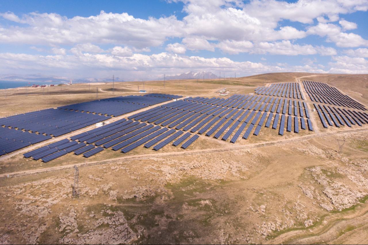 Aerial view of a solar power installation in eastern Türkiye. (Adobe Stock Photo)