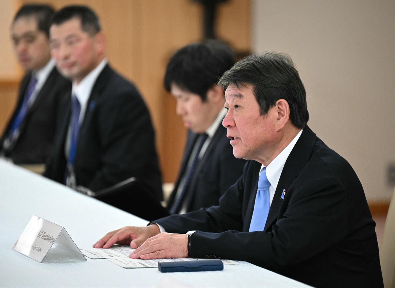 Japan Foreign Minister Toshimitsu Motegi (R) meets with Australian Foreign Minister Penny Wong (unseen) at the Foreign Ministry in Tokyo, Japan, April 28, 2026. (AFP Photo)