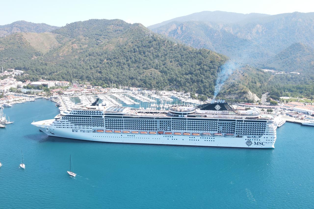 Cruise arrivals bring nearly 6,000 tourists to Marmaris as ships alter routes