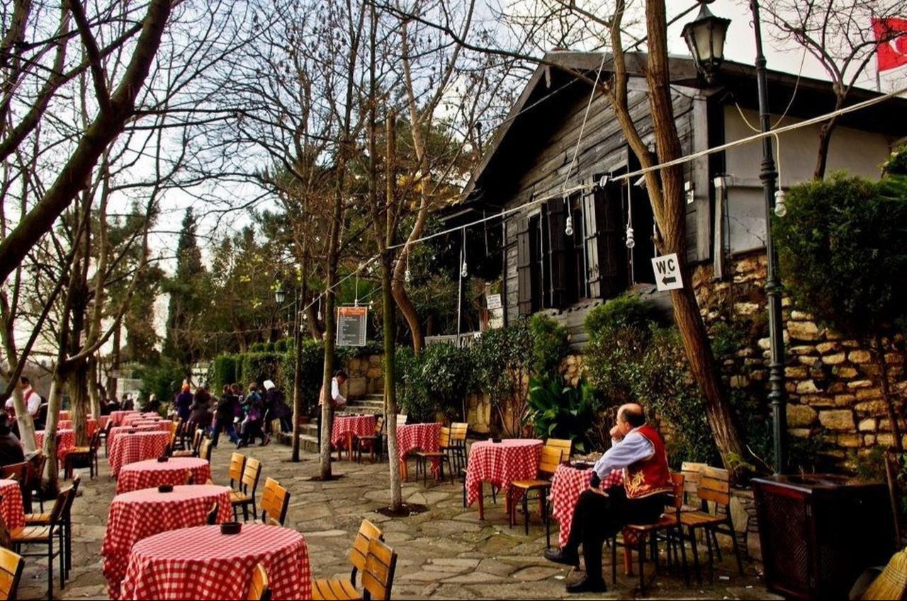 Outdoor seating area of the historic Pierre Loti Cafe overlooking the Golden Horn in Istanbul, Türkiye. (Photo via Eyupsultan Municipality)