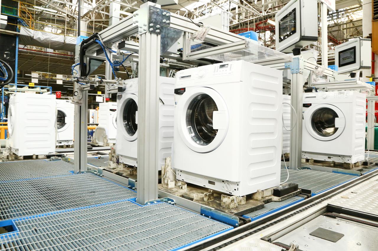 Washing machines move along an automated production line at a white goods factory in Türkiye. (Adobe Stock Photo)