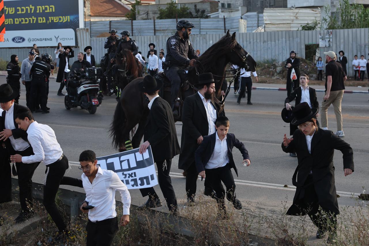 Israel mounted police disperse ultra-Orthodox Jews, who are largely exempt from military service, protesting against conscription by blocking a highway near the centre of the Israeli city of Bnei Brak on April 28, 2026. (AFP Photo)