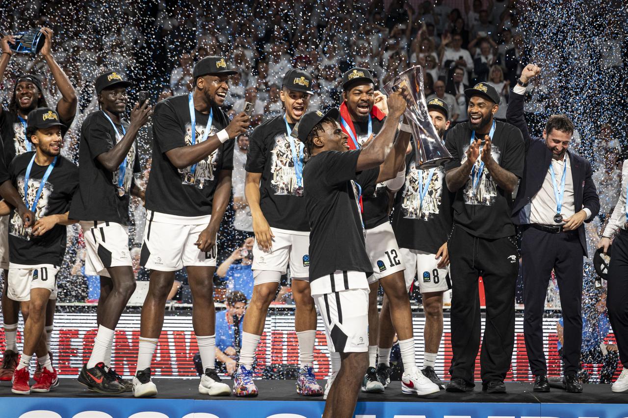 Team JL Bourg celebrates after their victory of the final EuroCup basketball match between Besiktas GAIN and Cosea JL Bourg at the Ekinox in Bourg-en-Bresse France, April 28, 2026. (AA Photo)