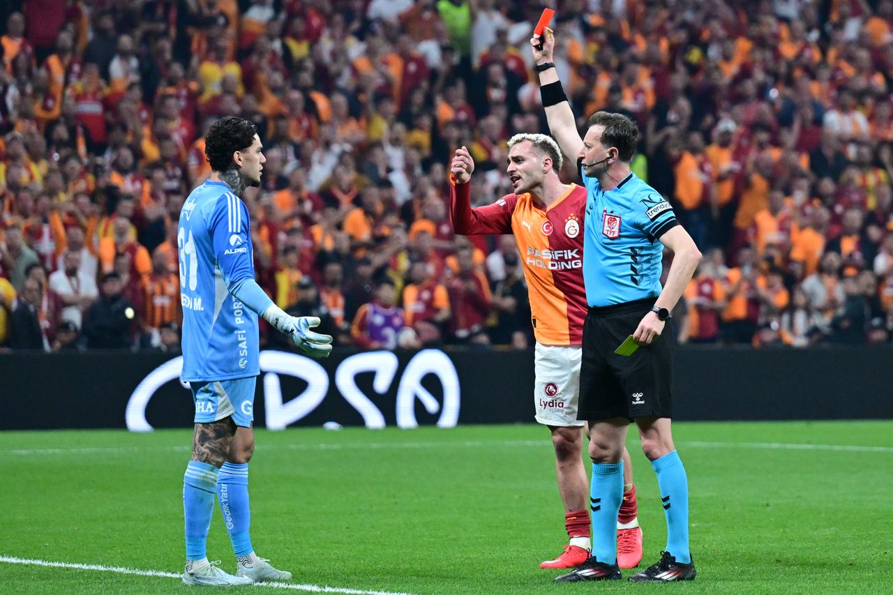 Ederson hit with two violations following red card in Galatasaray clash