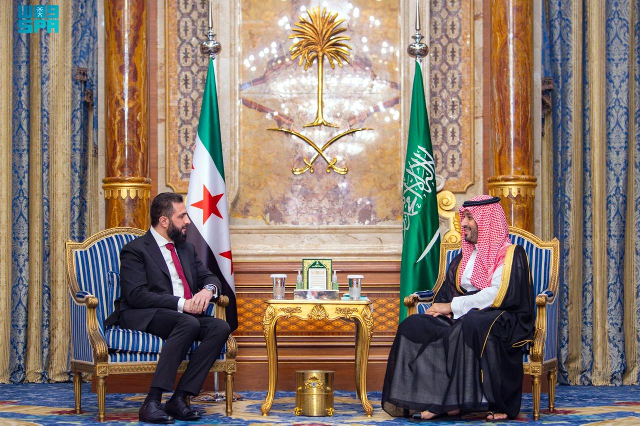 This handout picture released by the Saudi Press Agency (SPA) shows Saudi Crown Prince Mohammed bin Salman (R) meeting with Syrian President Ahmed al-Sharaa in Jeddah on April 21, 2026. (AFP photo)