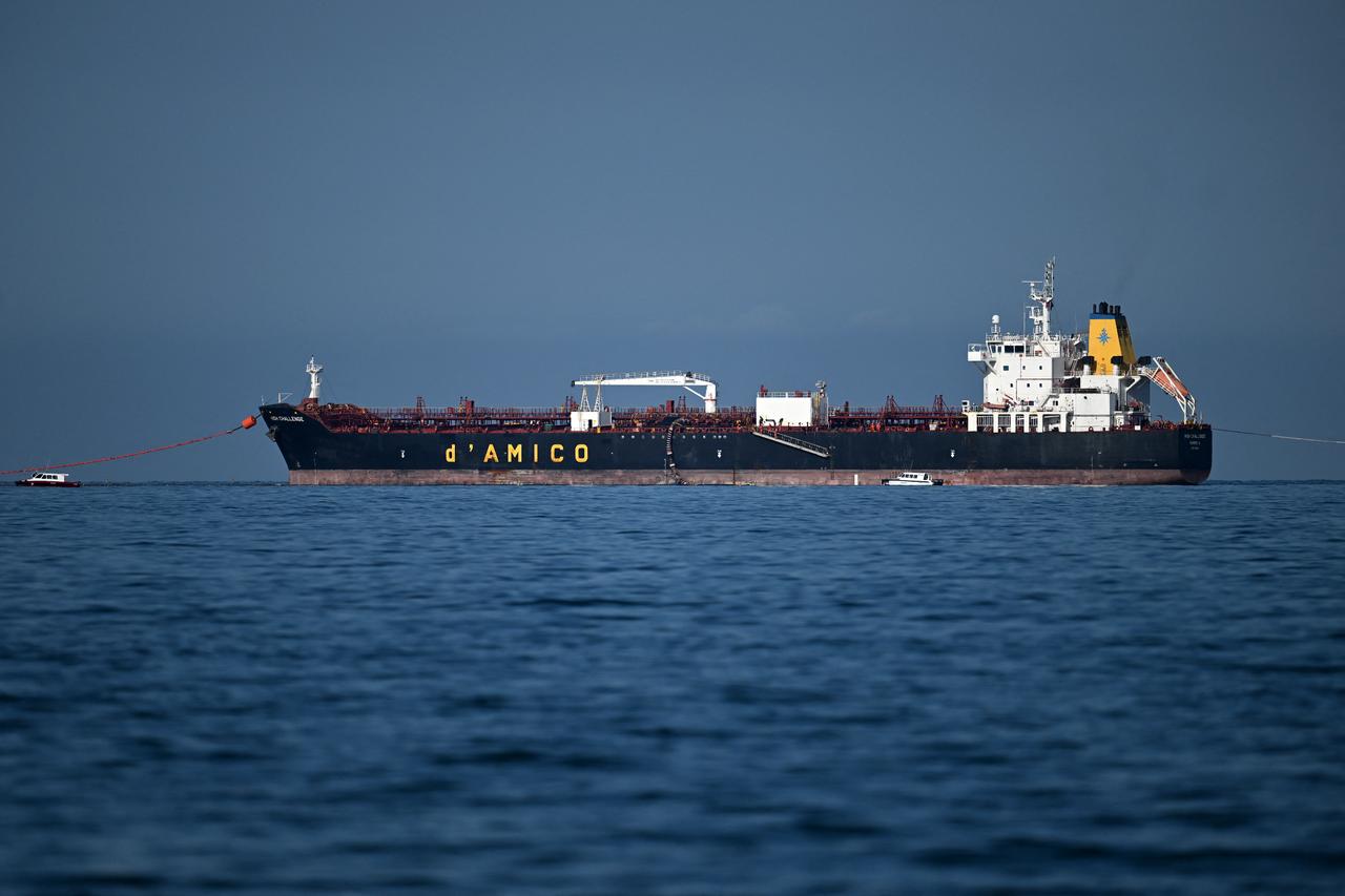 Oil prices remain firm as stalled US-Iran talks keep Hormuz closed