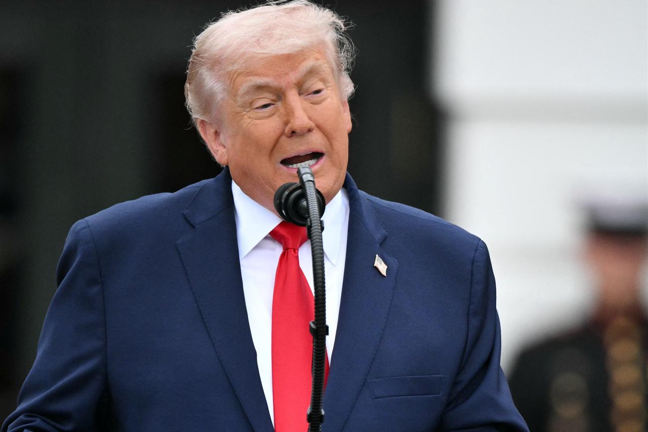 US President Donald Trump speaks during an arrival ceremony for Britain's King Charles III and Queen Camilla on the South Lawn of the White House in Washington, DC, April 28, 2026. (AFP Photo)