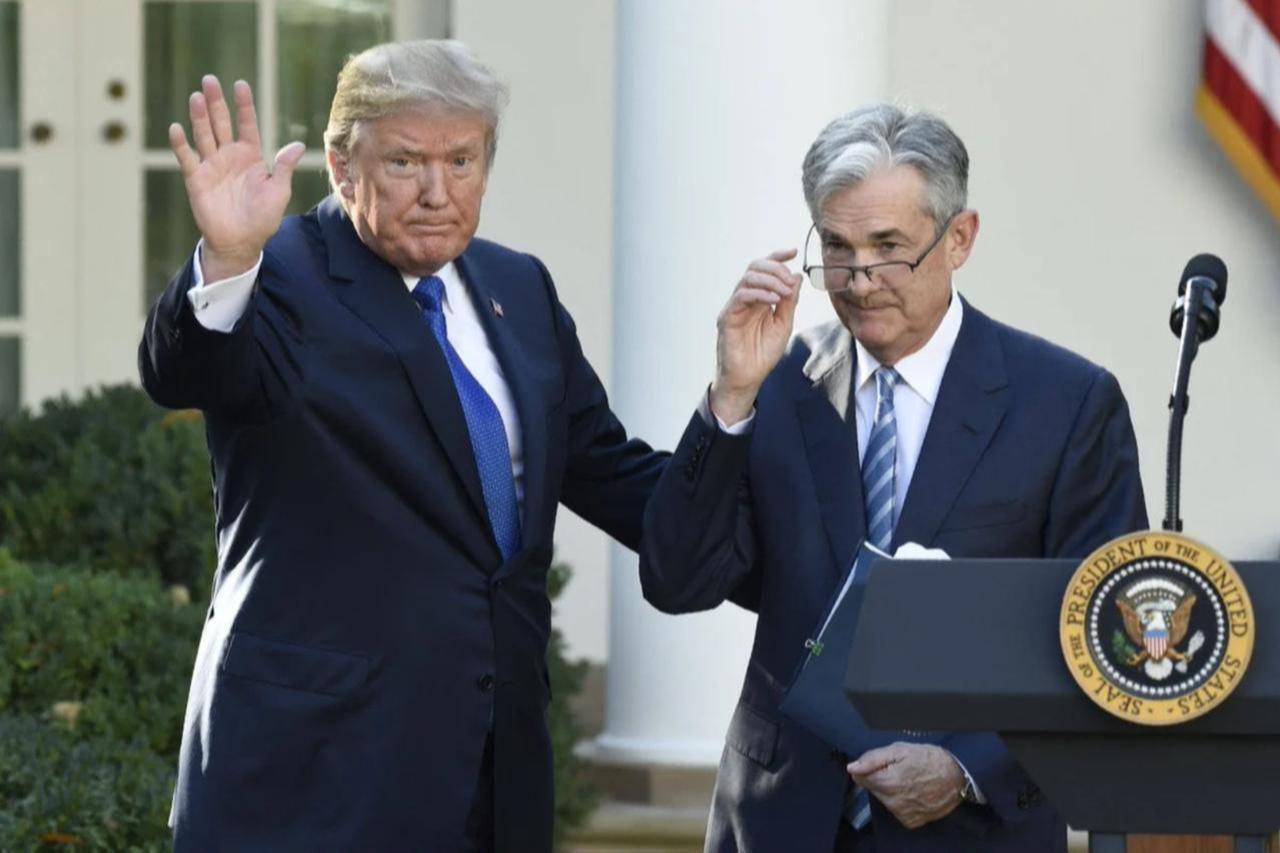 U.S. President Donald Trump walks alongside Jerome Powell, his nominee for Federal Reserve chair, during an announcement at the White House in Washington, D.C., November 2, 2017. (AFP Photo)