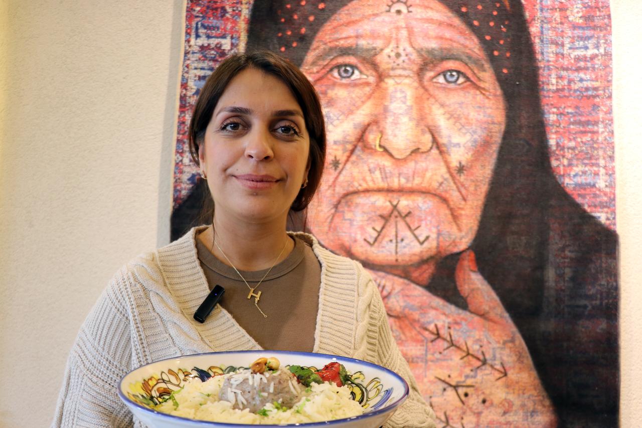 Chef Hatice Sari holds a prepared plate of Abdigor kofte, a traditional dish associated with Dogubayazit, Agri, Türkiye, March 2026. (AA Photo)