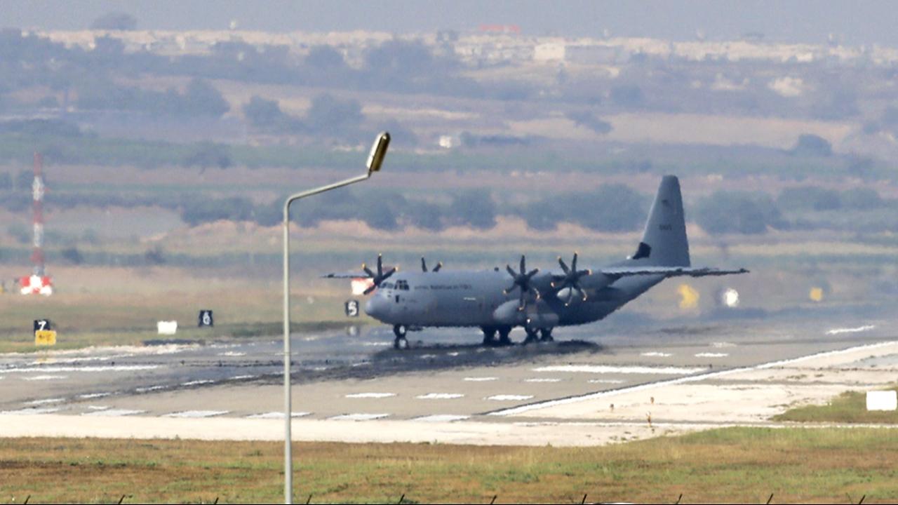 A Hercules C-130 military aircraft maneuvers on the runway at Incirlik Air Base, on the outskirts of the city of Adana, southeastern Türkiye, on July 28, 2015. (AFP Photo)