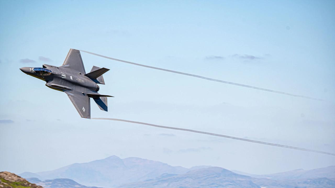 A U.S. Air Force F-35A Lightning II aircraft assigned to the 495th Fighter Squadron maneuvers through the Mach Loop valleys, Wales, May 8, 2025. (US Air Force)