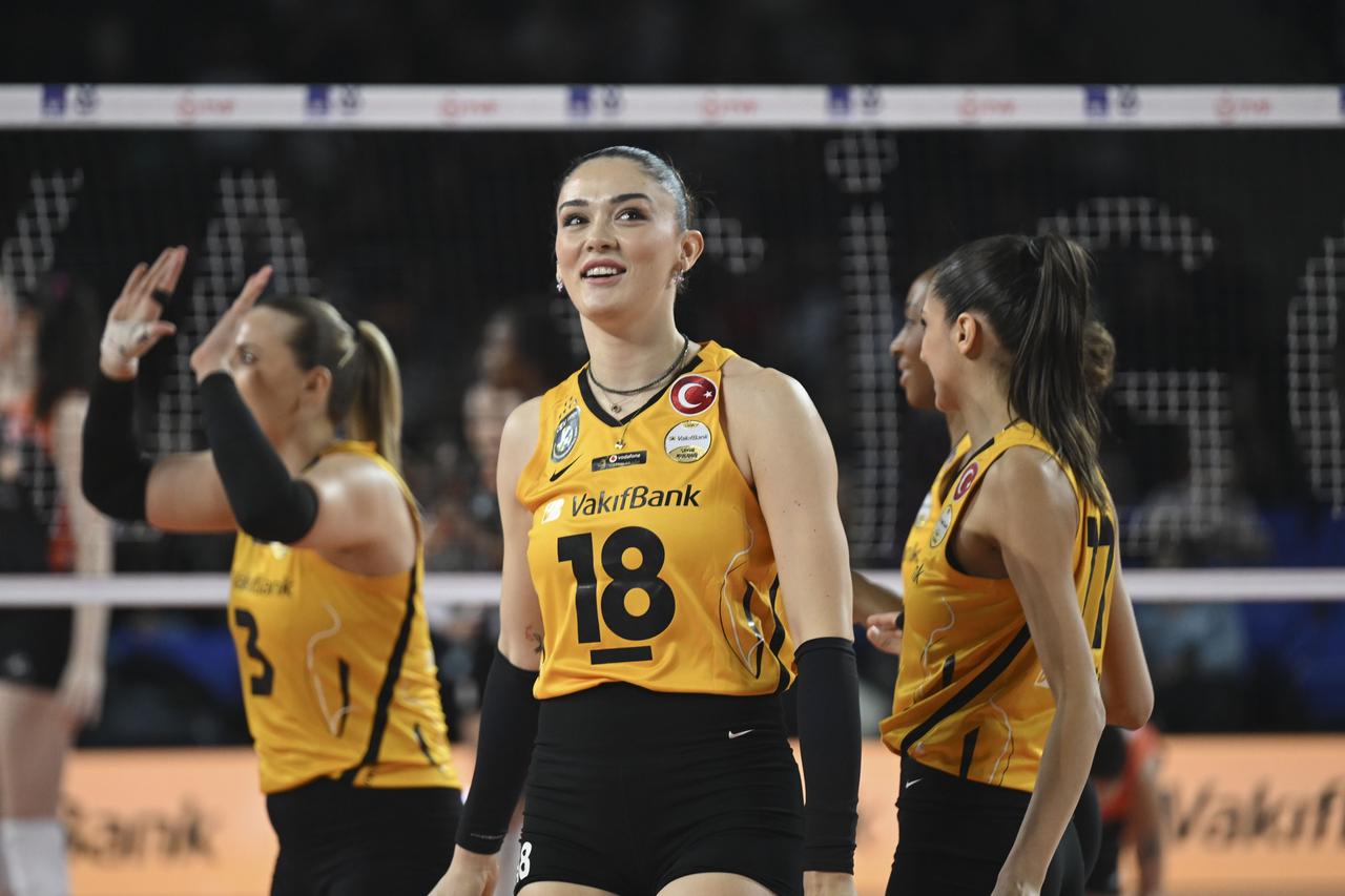 Turkish women’s volleyball league advances to final set after tight semifinal in Istanbul