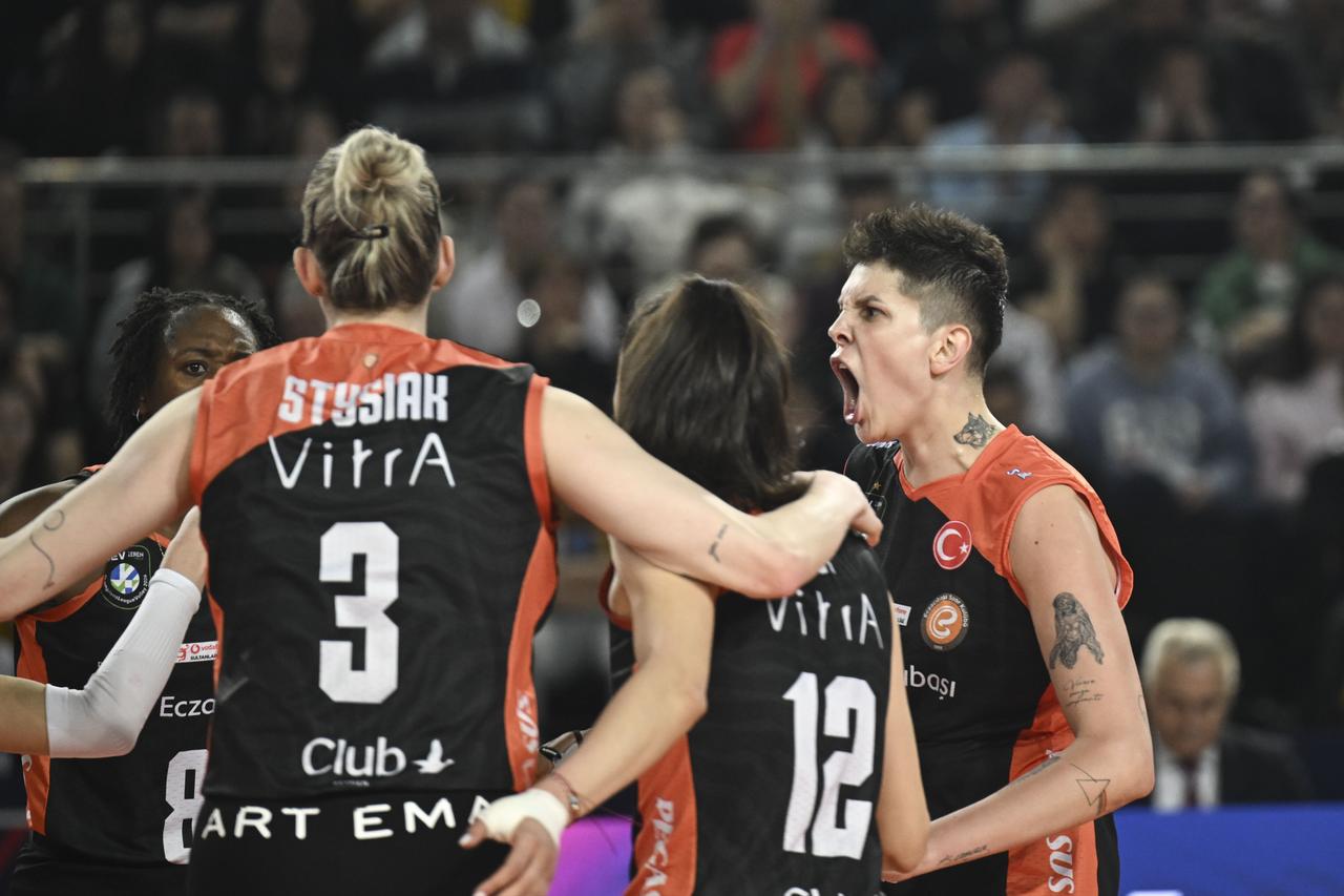 Eczacibasi Dynavit players celebrate during the Sultanlar Ligi playoff match against VakifBank, Istanbul, Türkiye, March 25, 2026. (AA Photo)