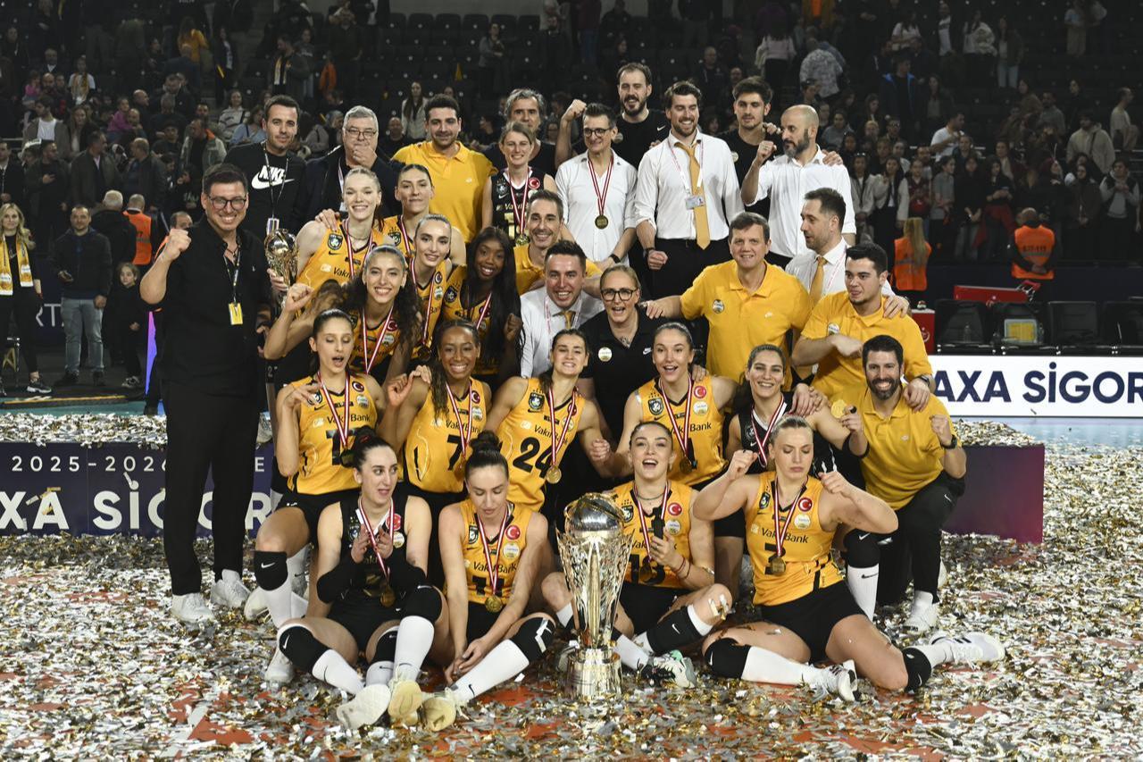 VakifBank players celebrate with the trophy after defeating Eczacibasi Dynavit in the final of the AXA Sigorta Women’s Turkish Cup Volleyball Final Four, Ankara, Türkiye, March 25, 2026. (AA Photo)