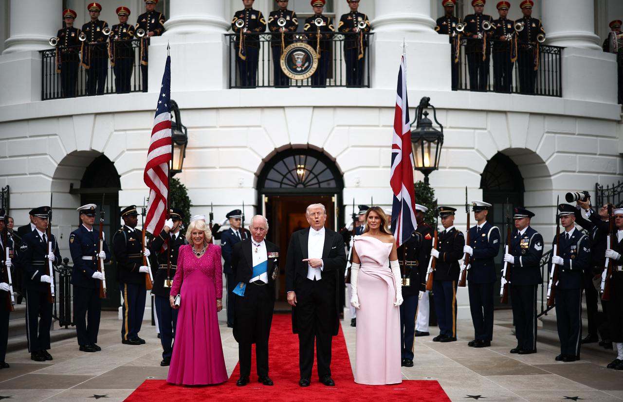 US President Donald Trump and First Lady Melania Trump pose with Britain's King Charles III and Queen Camilla as they arrive ahead of a State Dinner in the East Room of the White House in Washington, DC, April 28, 2026. (AFP Photo)