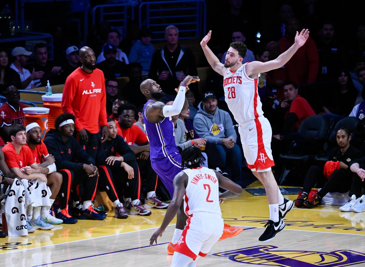 Alperen Sengun (28) of the Rockets in action against LeBron James (23) of the Lakers in Los Angeles, April 29, 2026, California, United States. (AA Photo)









  ( Tayfun Coşkun - Anadolu Agency )