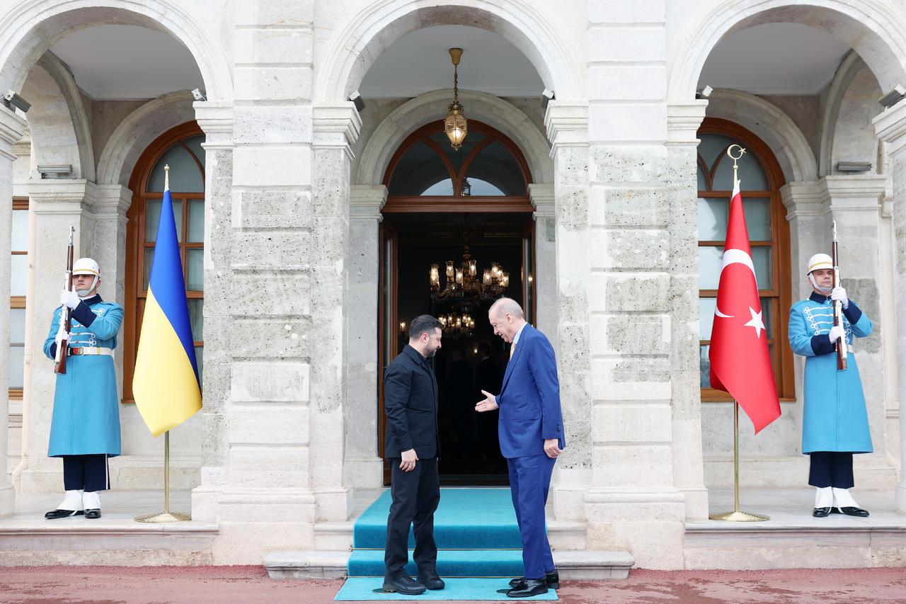   Türkiye presses for Black Sea security as Erdogan and Zelenskyy meet in Istanbul
