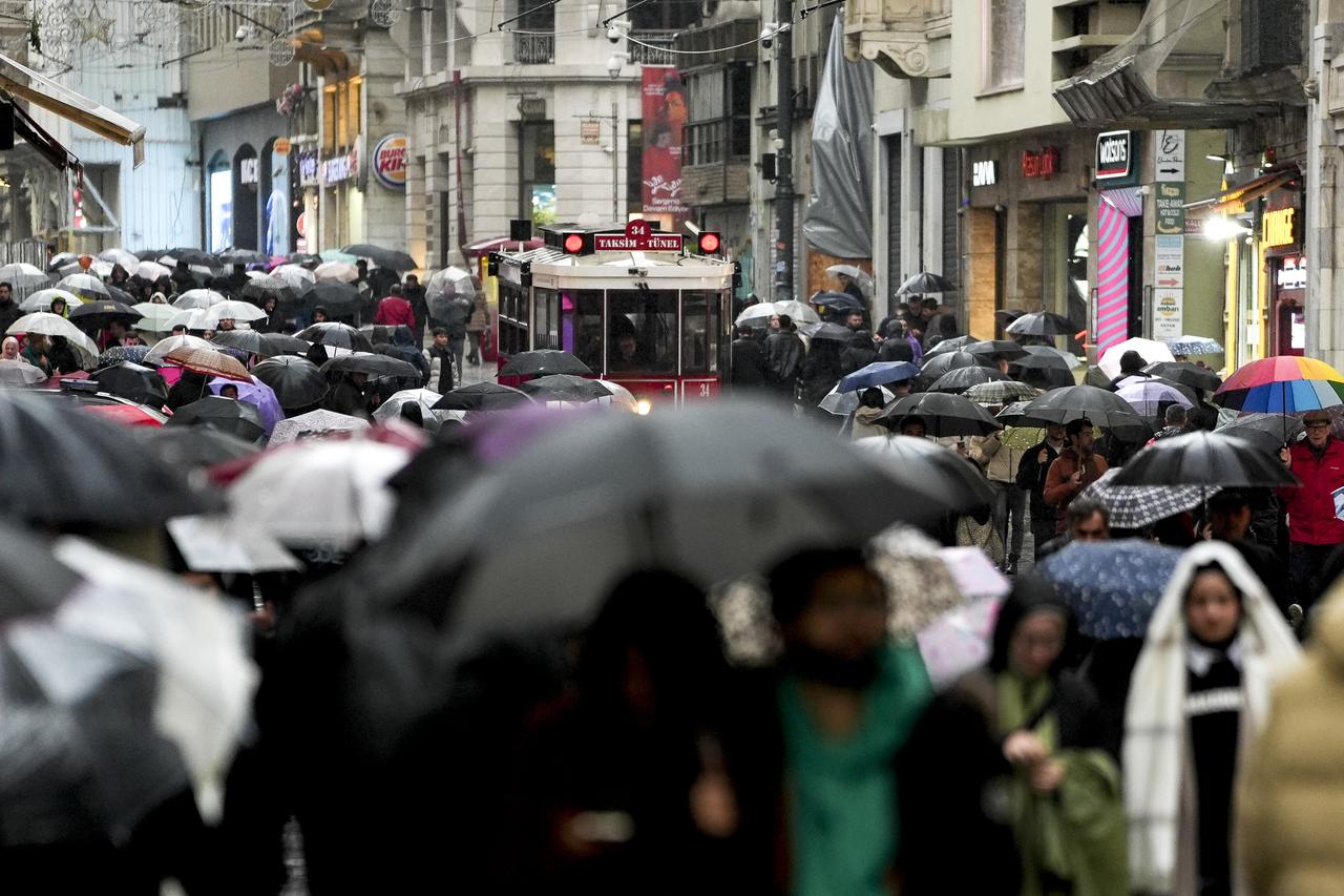Yellow alert: Heavy rain and strong winds hit Türkiye