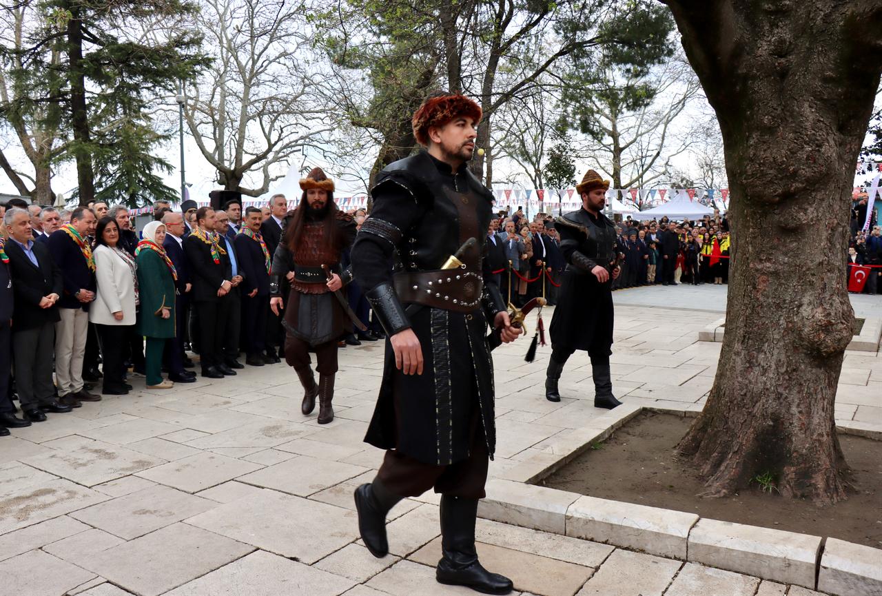 Participants in historical costumes take part in a ceremonial procession during the 700th anniversary celebrations of Bursa’s conquest in Türkiye. (AA Photo)