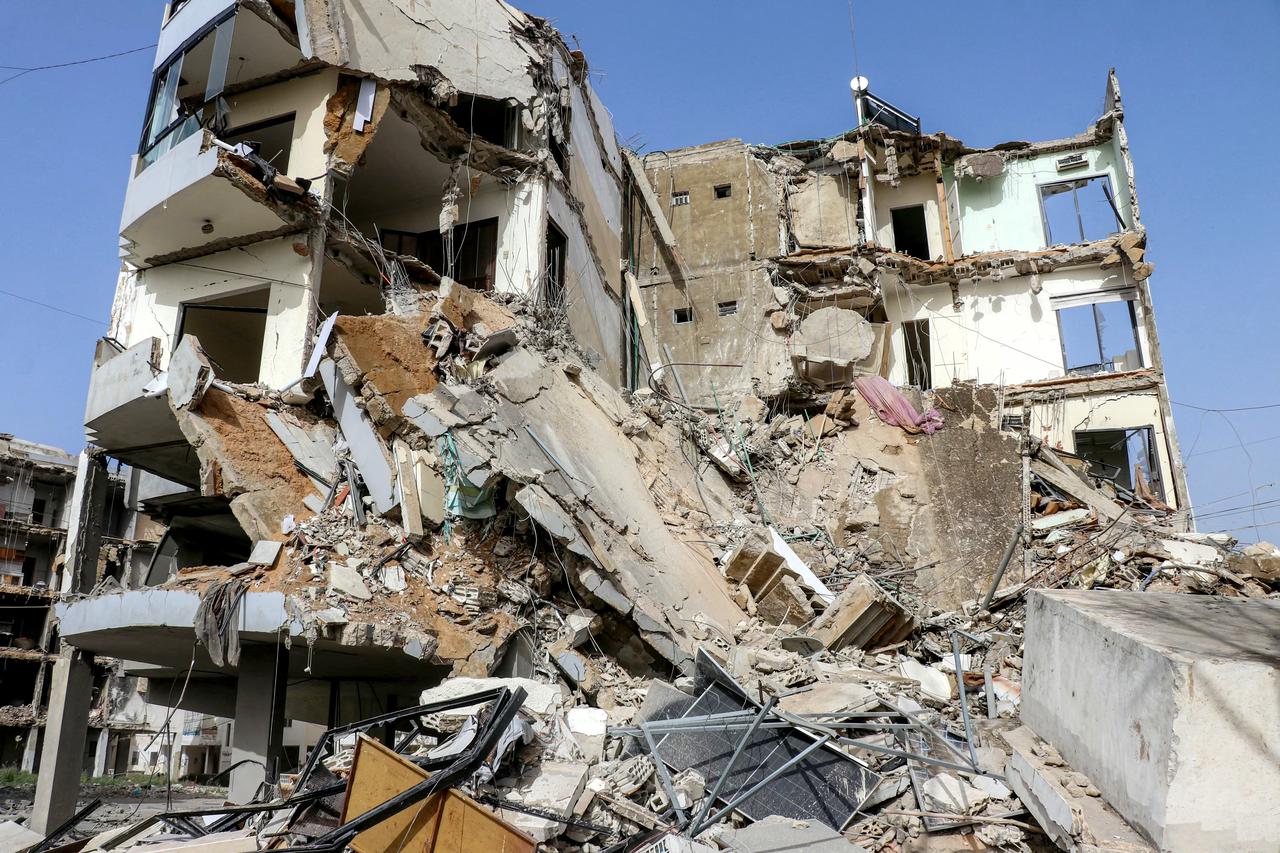 A collapsed building is pictured following Israeli bombardment on Abbasiyeh, near Tyre in southern Lebanon, on April 4, 2026. (AFP Photo)
