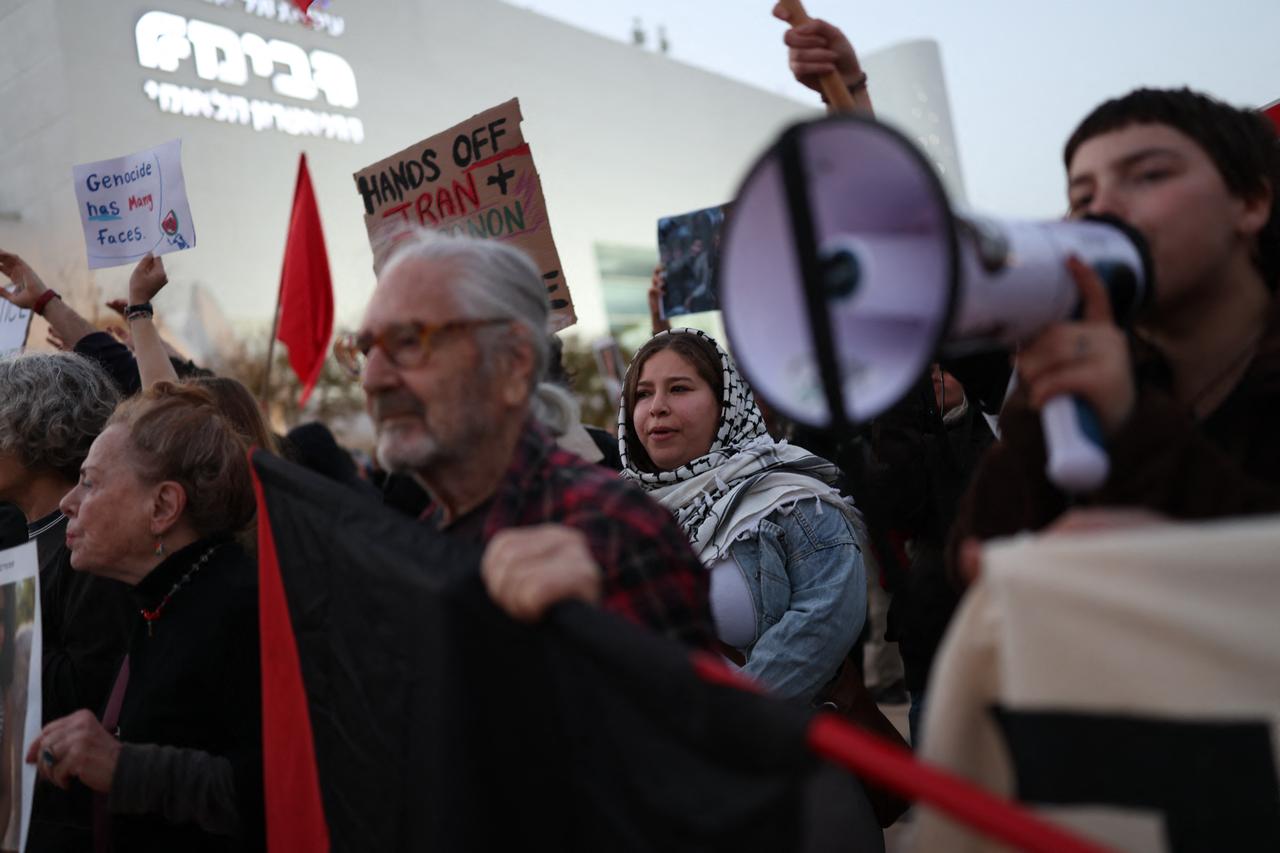 Israeli left-wing activists hold placards while taking part in a protest against the ongoing war with Iran at HaBima Square in Tel Aviv, Israel on April 4, 2026. (AFP Photo)