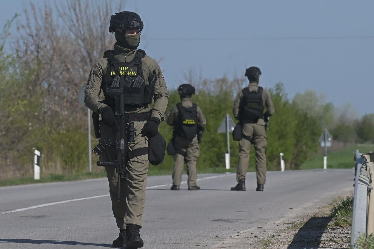 2 backpacks, 4 kg plastic explosive, and a pipeline: How to understand Belgrade’s claims