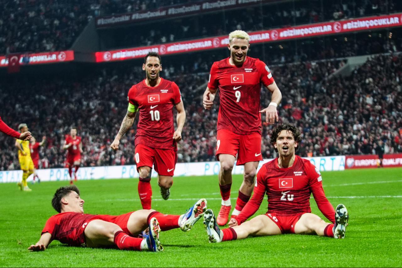 Ferdi Kadioglu (20) celebrates with his teammates after scoring a goal during the 2026 FIFA World Cup European Qualifiers play-off semifinal match between Turkiye and Romania at Tupras Stadium in Istanbul, Türkiye, March 26, 2026. (AA Photo)