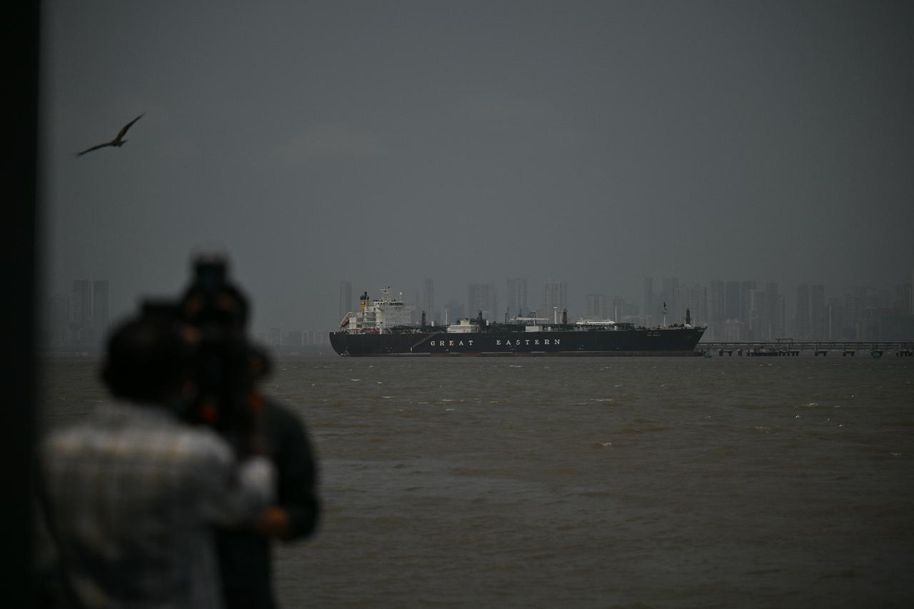 Japan-owned LPG tanker passes through Strait of Hormuz amid restrictions