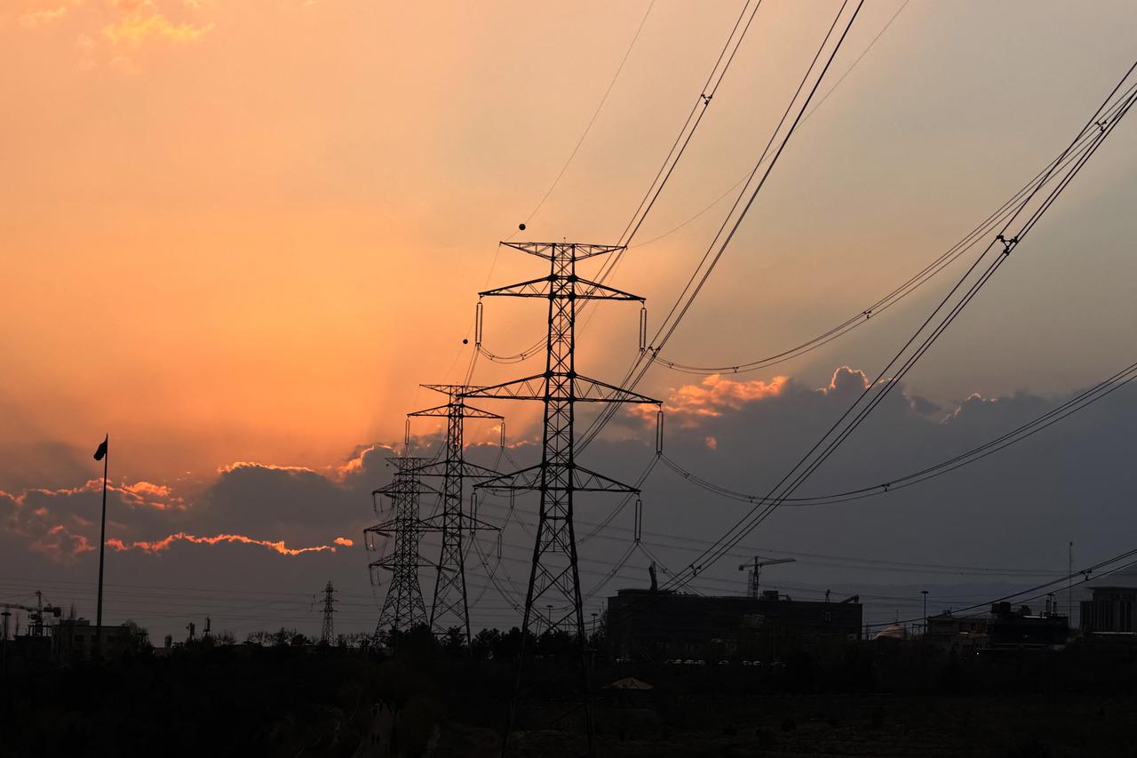 Iranian official calls on youth to form human chains around power plants 