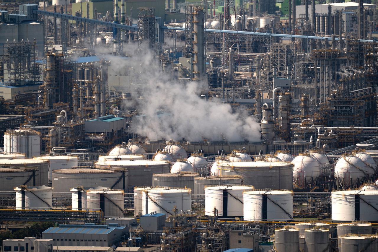 Oil prices jump as Trump’s Hormuz deadline for Iran looms