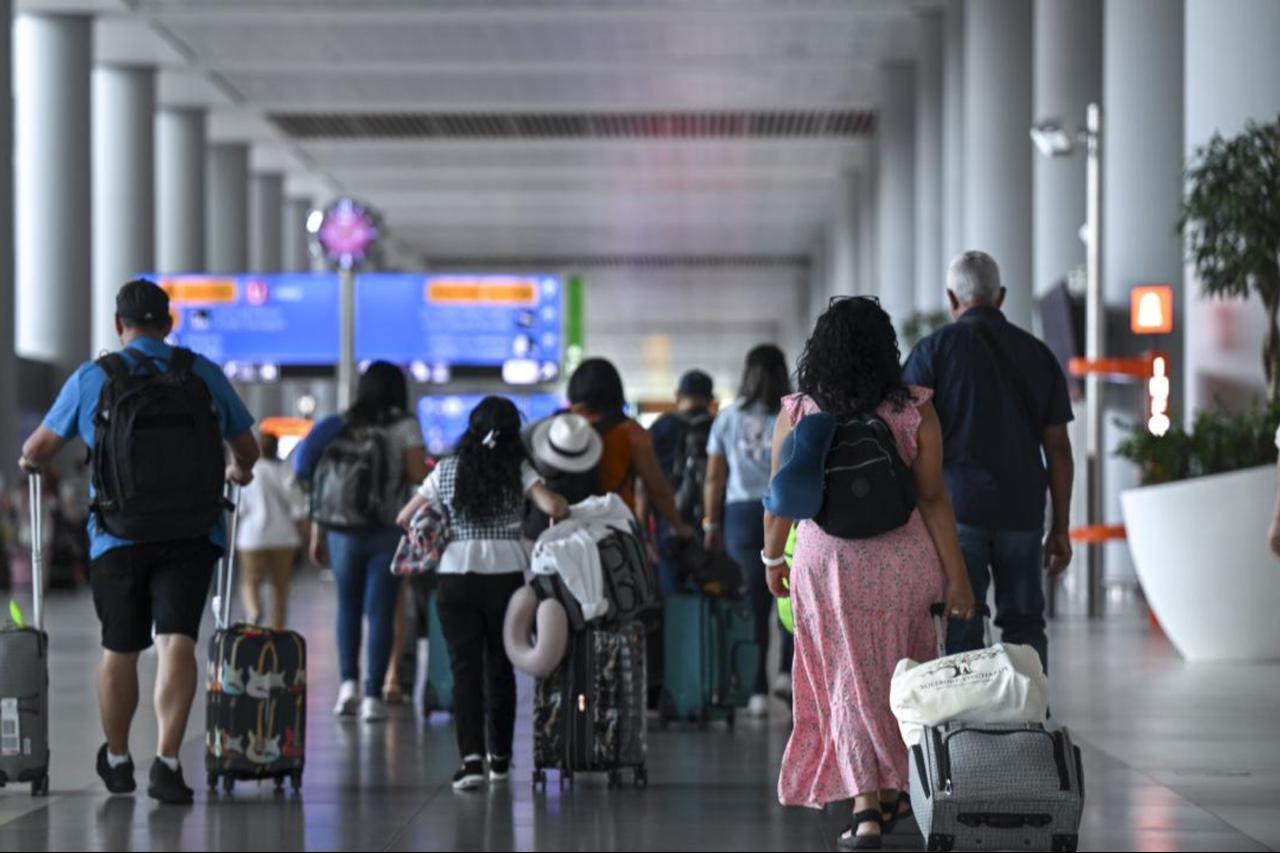 Passengers walk through Türkiyes largest international gateway, Istanbul Airport in Istanbul, Türkiye. (AA Photo)