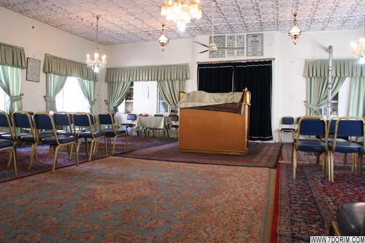 Rafi-Nia synagogue in the summer of 2009. (Source: 7dorim.com)