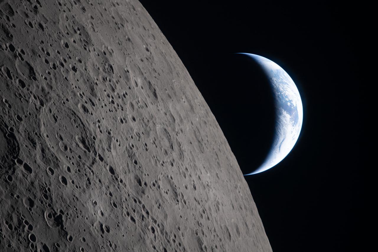 Crescent Earth setting along the Moon's limb, as seen from the Orion spacecraft on April 6, 2026. (AFP Photo)