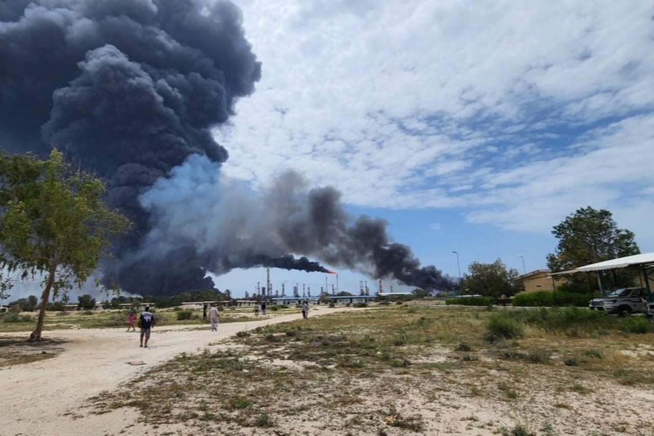 Explosions reported at Iran's Lavan refinery and Sirri Island hours after ceasefire Image