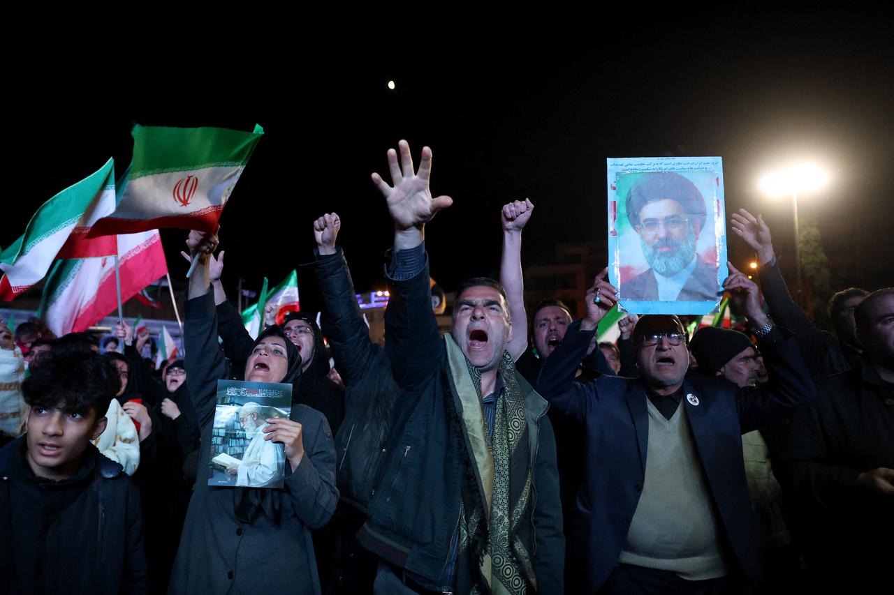 Iranians react after a ceasefire announcement at the Enqelab square, in Tehran, on April 8 2026. (AFP Photo)