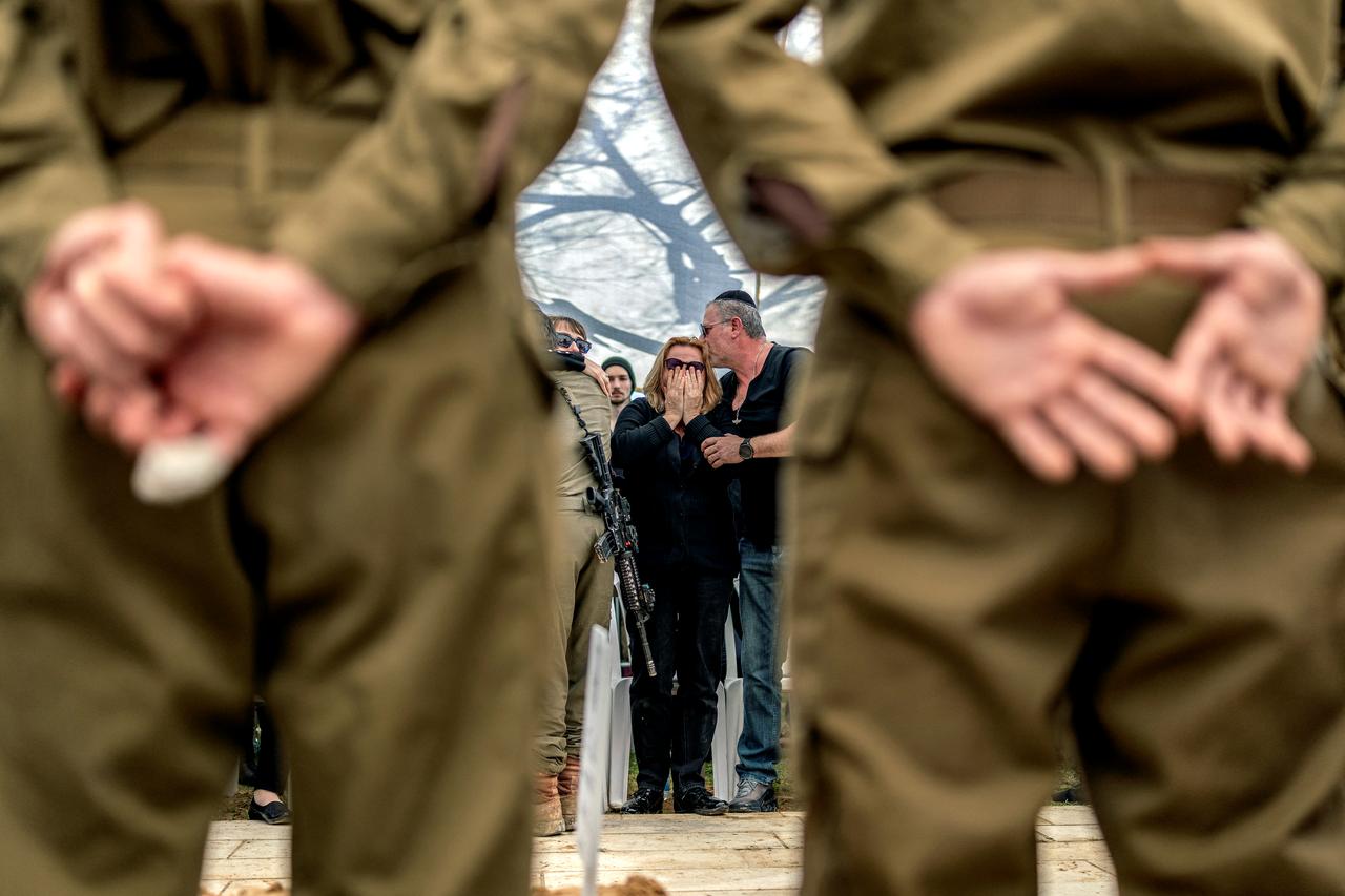 Parents of Staff Sergeant Maxsim Entis, who was killed in combat in southern Lebanon, comfort each other as they mourn at his funeral in Bat Yam, south of Tel Aviv, March 31, 2026. (AFP Photo)