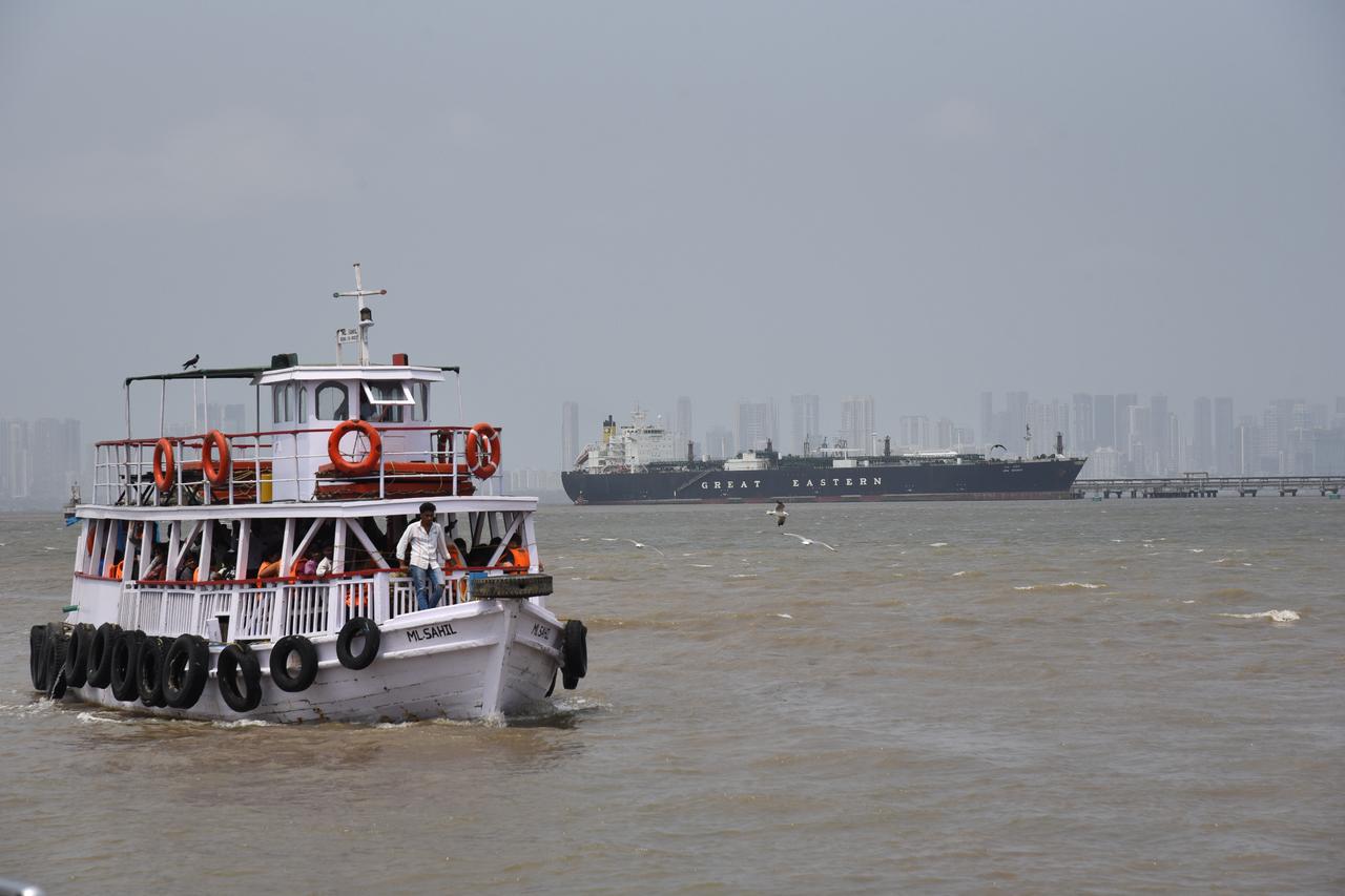 Shipowners await details of US-Iran deal to clear Hormuz backlog