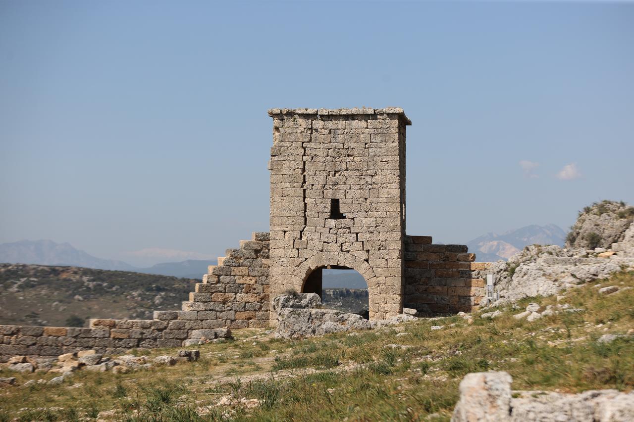 A view of the Hellenistic tower at ancient city of Sillyon in Serik, Antalya, Türkiye. (AA Photo)