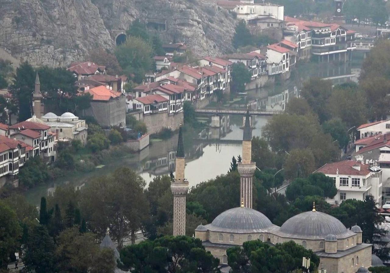 A general view of Amasya with traditional Ottoman era houses along the Yesilirmak River in Amasya, Türkiye, Nov. 6, 2025. (IHA Photo)