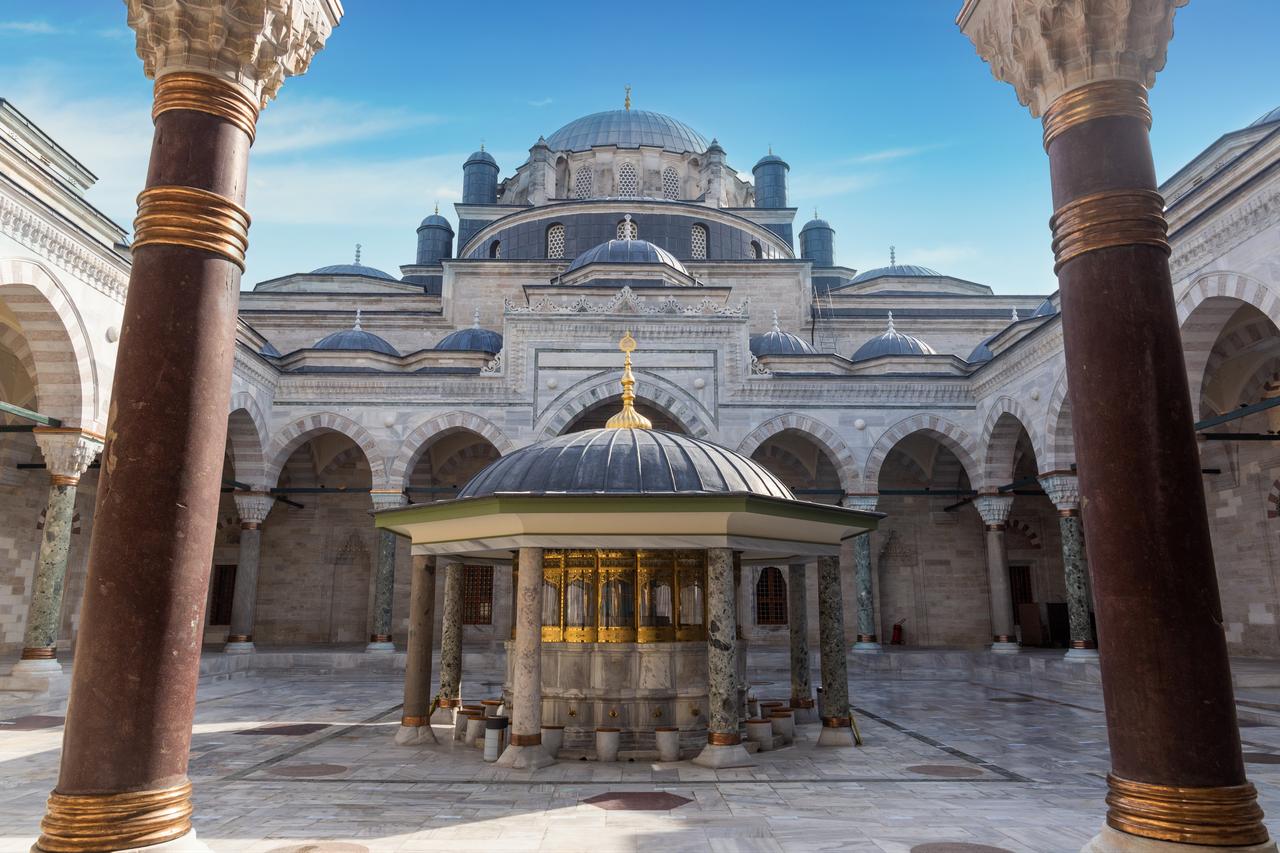 A view of the Bayezid Mosque Complex, Istanbul, Türkiye. (Adobe Stock Photo)